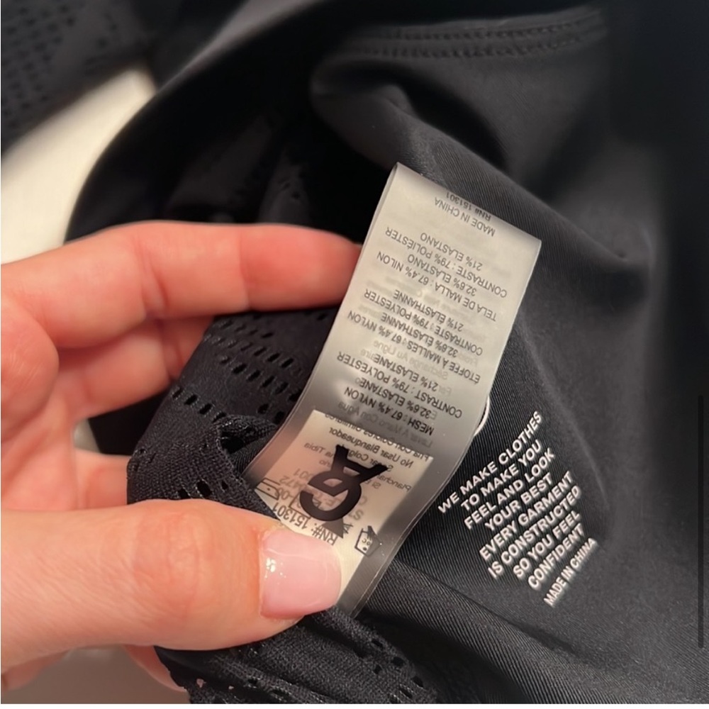 NWT Good American black midnight mesh performance crop longline. Size 1(Small) - Picture 7 of 8